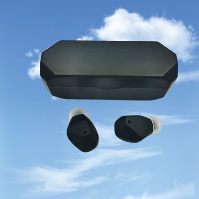 أجهزة مساعدة السمع المصغرة من نوع ITC للأشخاص الصم 15 ساعة آلة أذن قابلة لإعادة الشحن