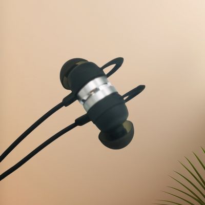 أجهزة سماع أوتك قابلة للبرمجة بالبلوتوث قابلة لإعادة الشحن أجهزة IOS أندرويد سماعات الأذن لضعاف السمع