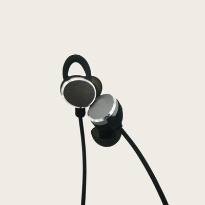 أجهزة سماع غير مرئية قابلة للشحن (IPX5)